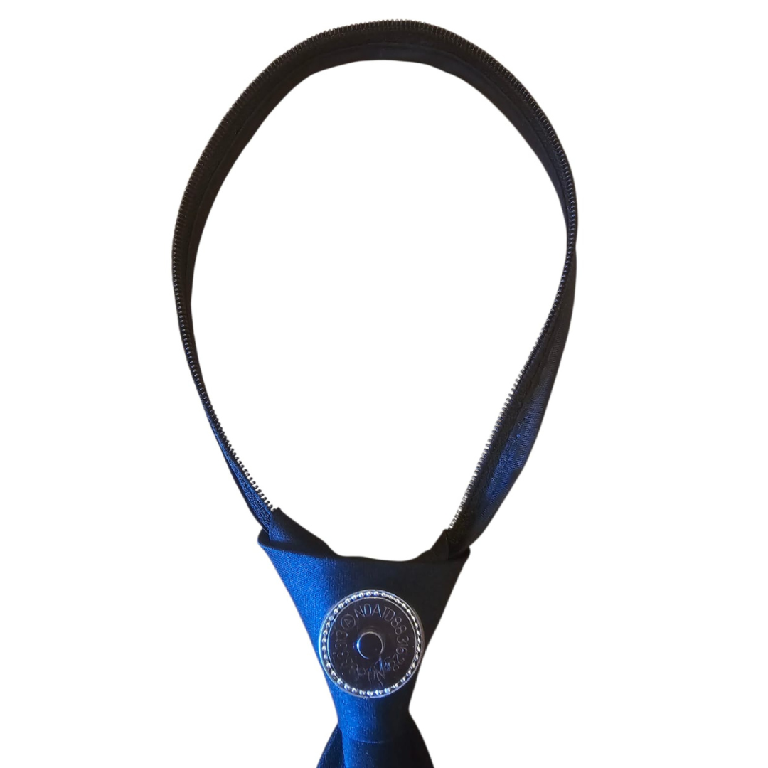 Dettaglio bottone magnetico Collana Cravatta Blue Night per l'agancio delle Clap Calamita