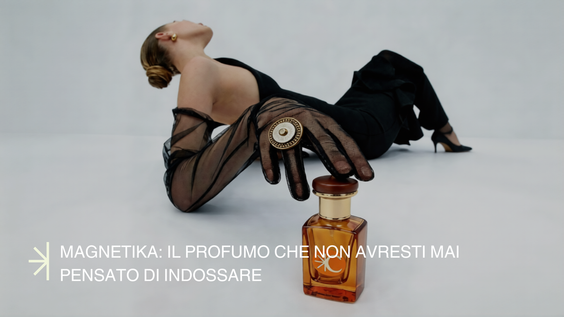 Flacone MAGNETIKA 5 ml con ear cuff Claudia De Rosa su sfondo neutro, dettaglio elegante e luminoso, bundle esclusivo del brand