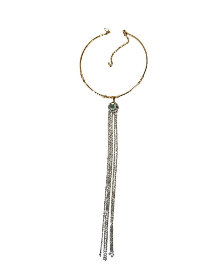 Collana Calamita Medusa con frange di catene colore argento. Sfondo bianco