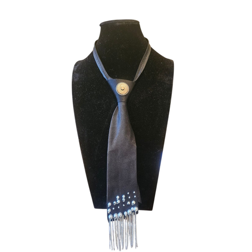 Collana cravatta donna in cotone blue notte con frange silver e perle di resina – Claudia De Rosa Jewelry