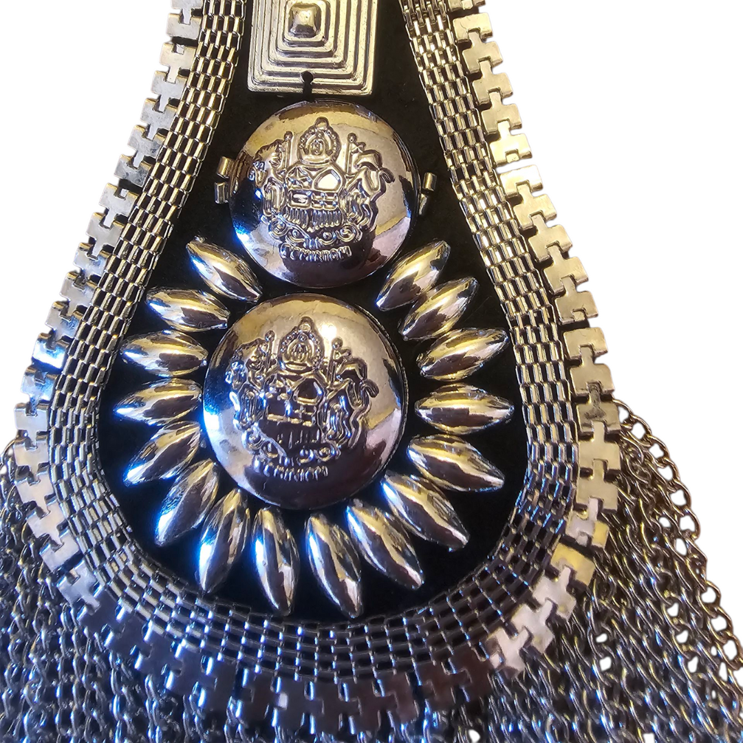 dettaglio della Collana Mannish Gunmetal Fringe di claudia de rosa jewelry