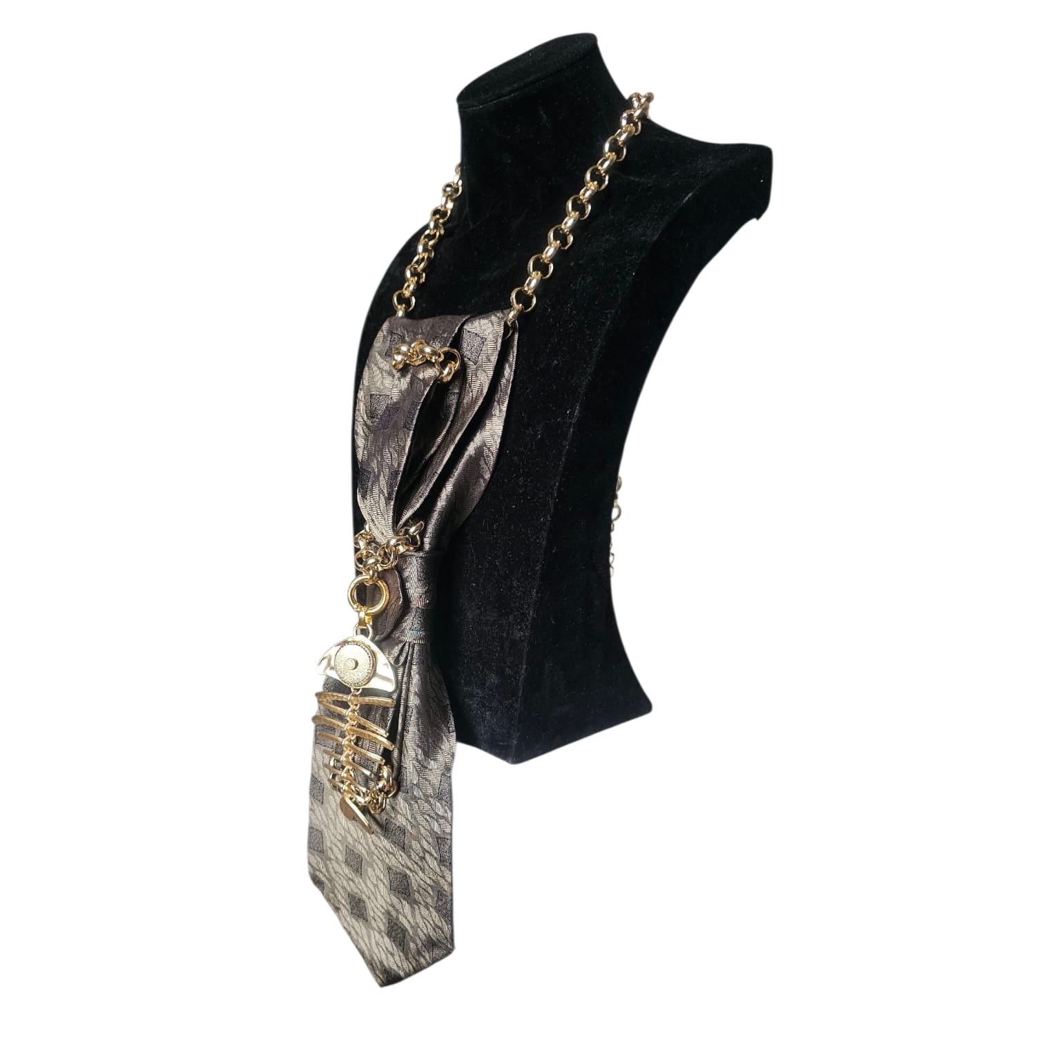 Cravatta Gioiello Mystic Fish su manichino, visione laterale