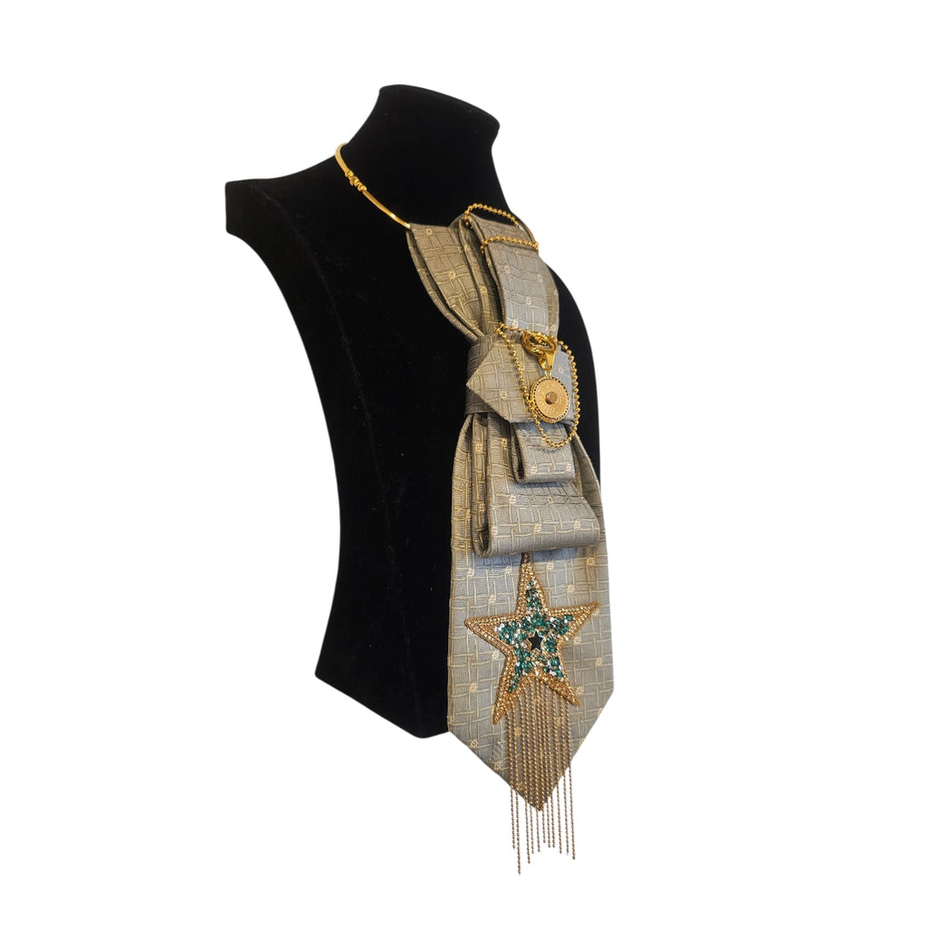 Cravatta Gioiello Shiny Star su manichino posizione laterale verso destra