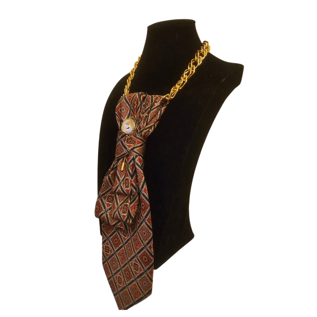 Posizione laterale Cravatta Gioiello Vintage Rosso Reale Claudia De Rosa Jewelry – collana trasformabile in tessuto rosso con frange dorate, design magnetico artigianale made in Italy