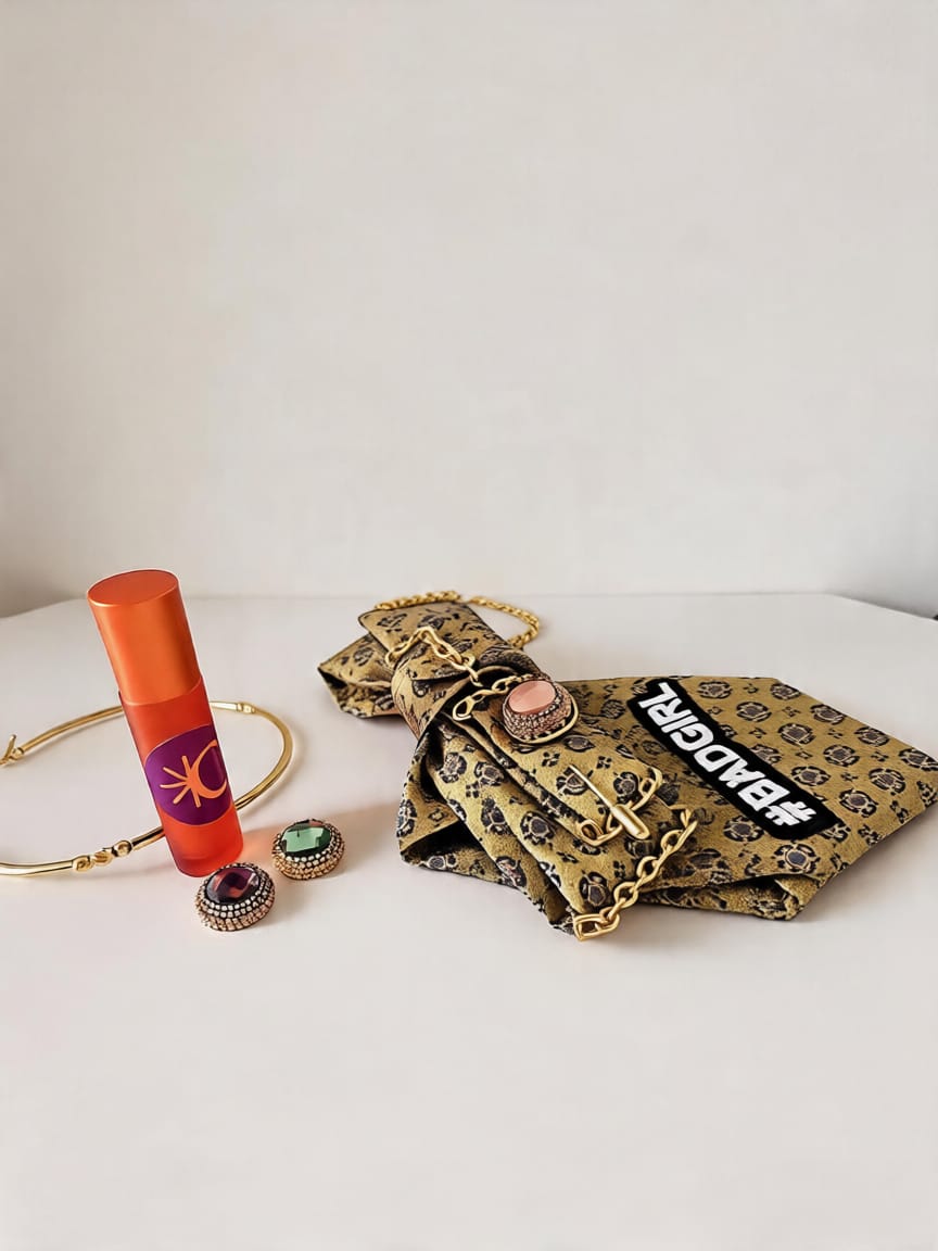 Kit Trasformazione Set Cravatta a scelta + Clap extra a scelta + profumo