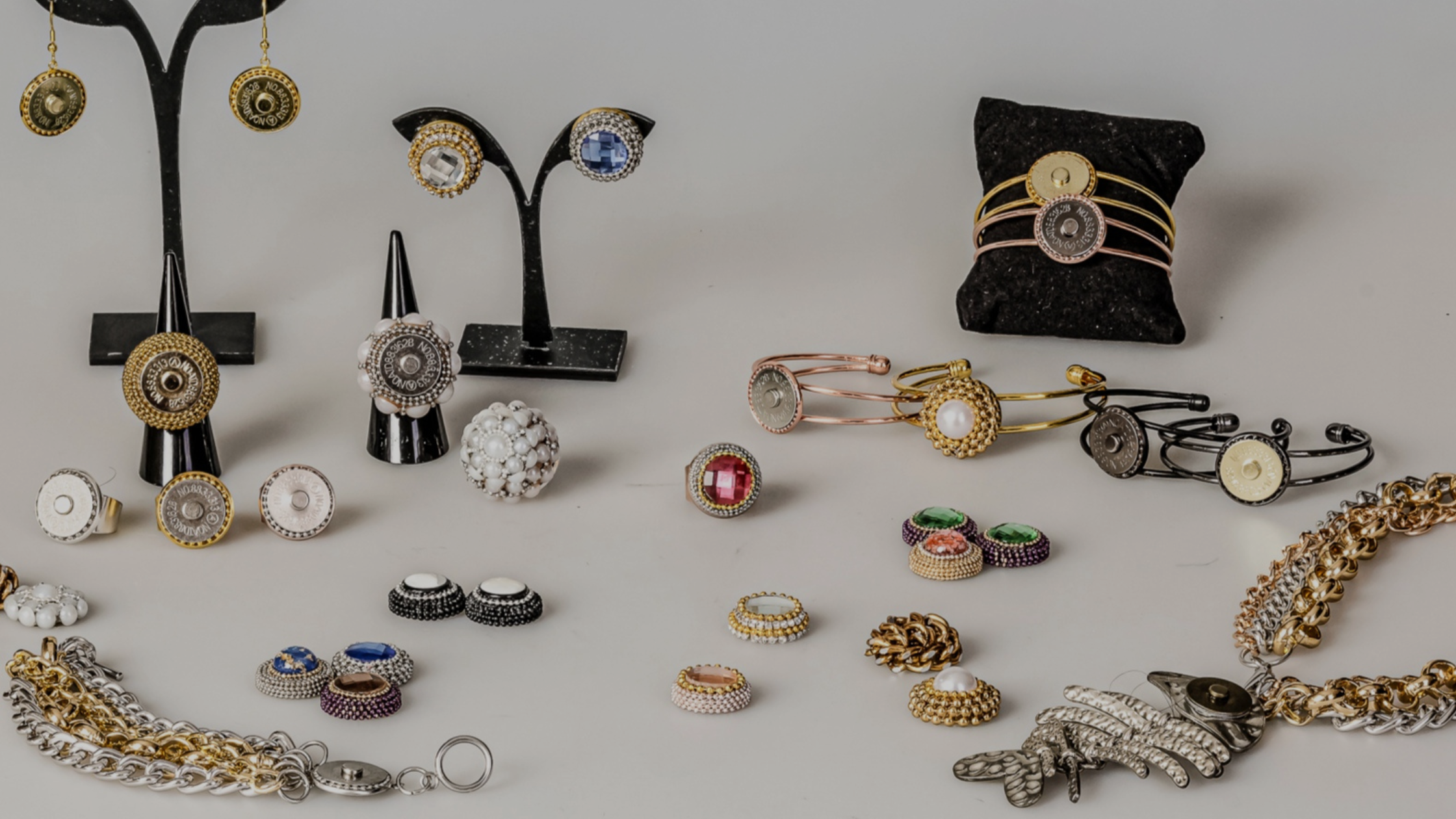 selezione still life dei gioielli calamita by claudia de rosa jewelry