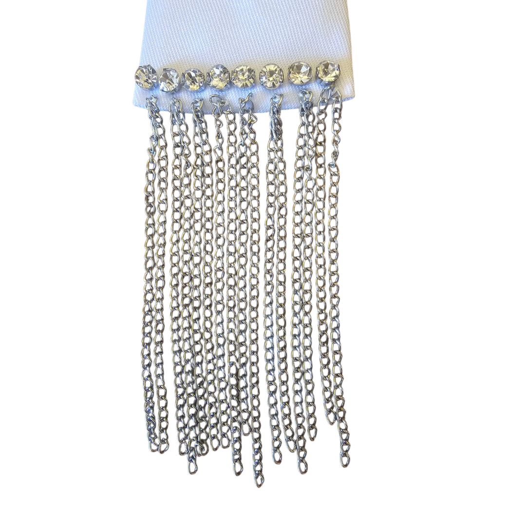 dettaglio delle frange e inserti in strass della collana white tie calamita